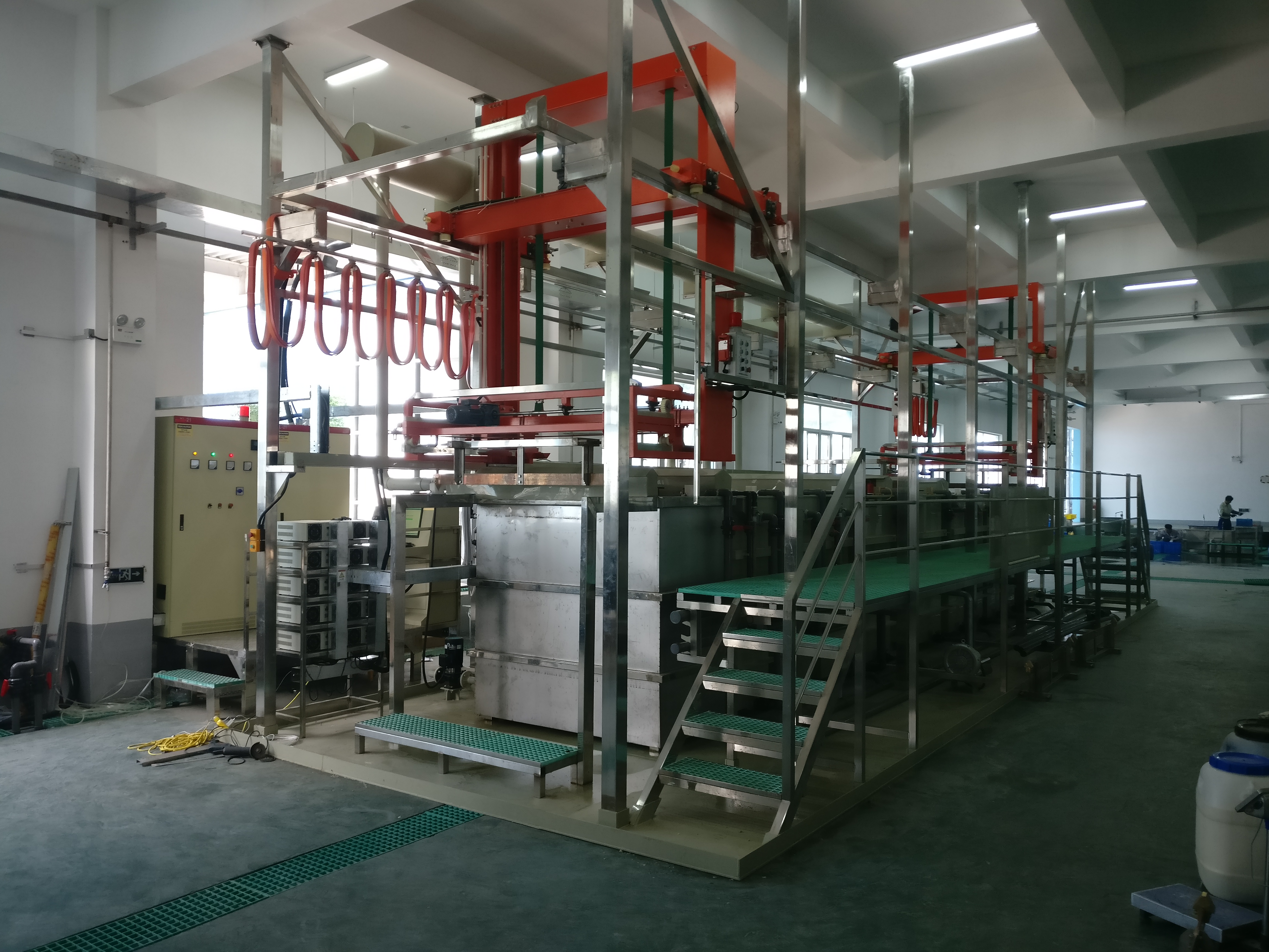 步进式垂直升降半自动电泳生产线_电泳设备_安徽粤辉煌智能装备版权所有